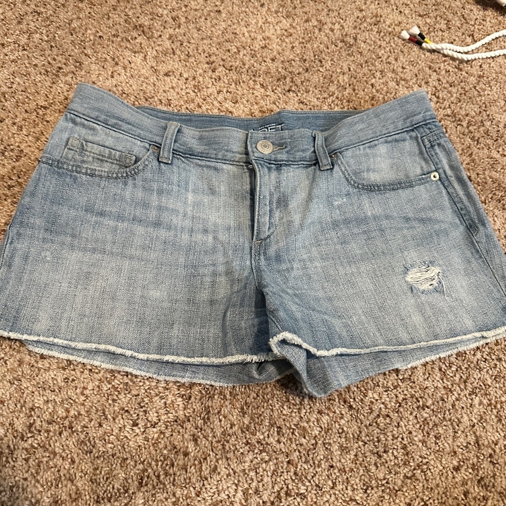 Ann Taylor Jean shorts low-rise distressed size 8, light blue